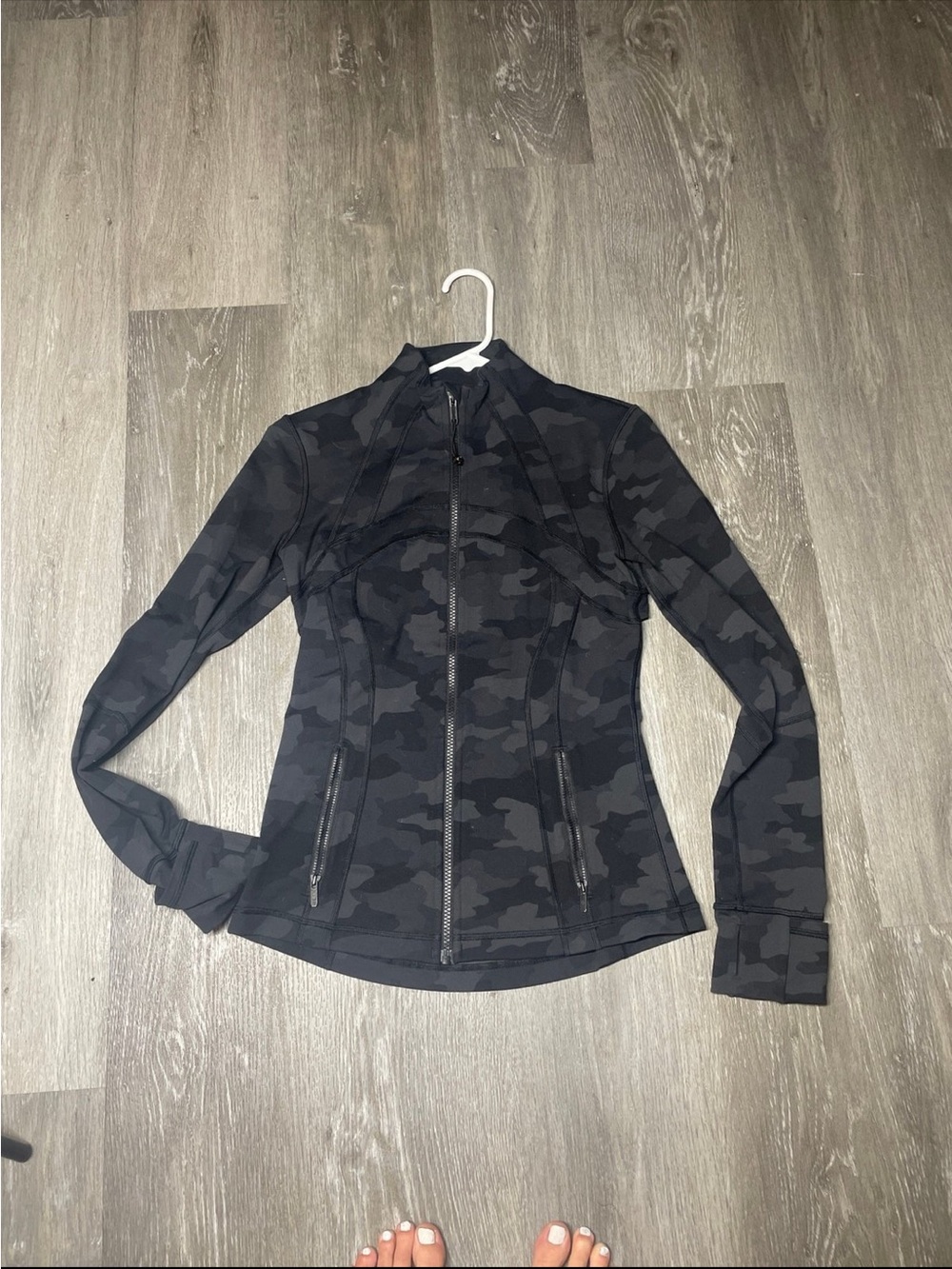 Lululemon 6 Women’s Black Camo Zip-Up Jacket